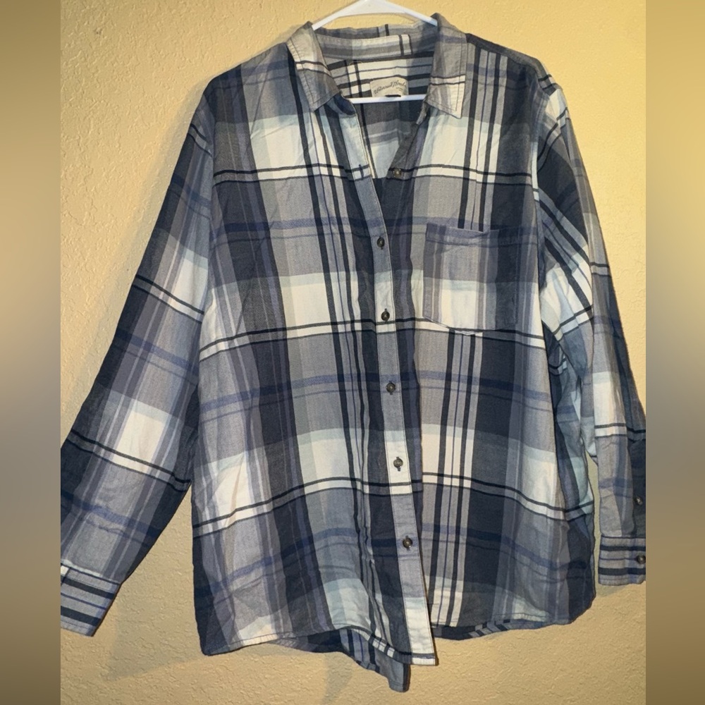 UNIVERSAL THREAD Blue Plaid Button-Up Shirt